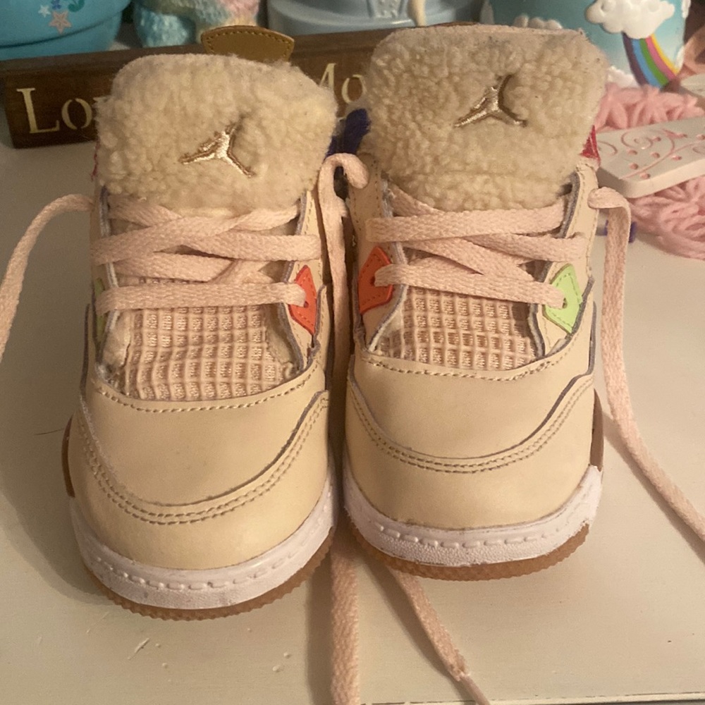 Girls or boys Jordan’s worn 1 time